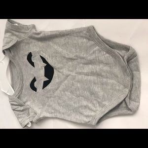 New Gray Bodysuit with Cute Face 0-3 Months Unisex
